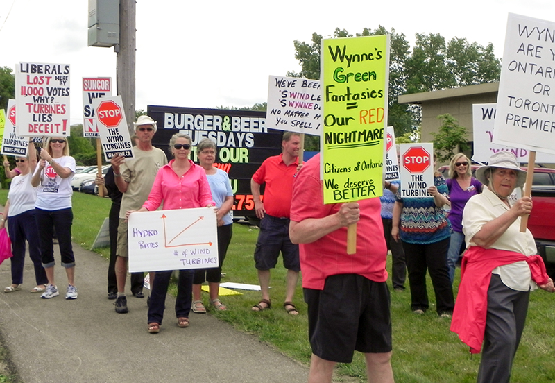 Wynne confronted by turbine protesters