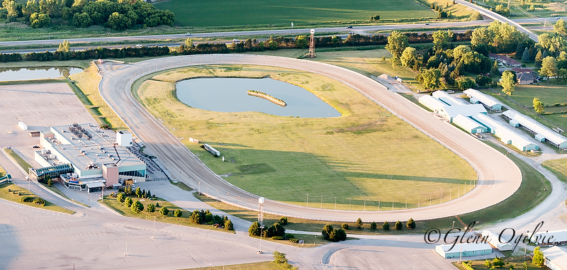 Hiawatha Horse Park off to the races