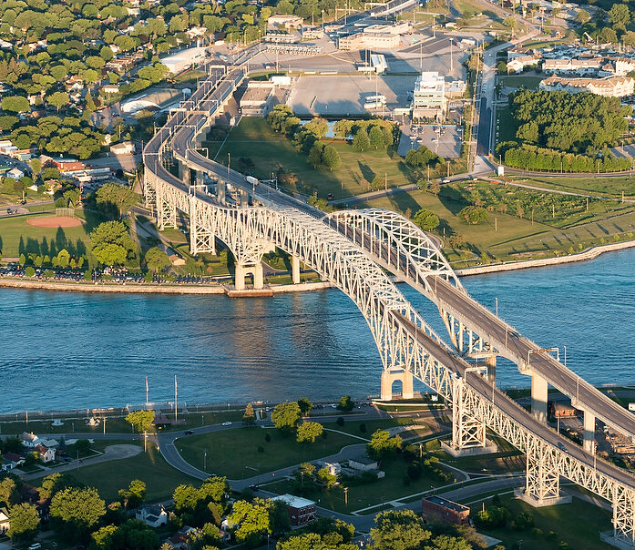 US-Canada border to remain closed
